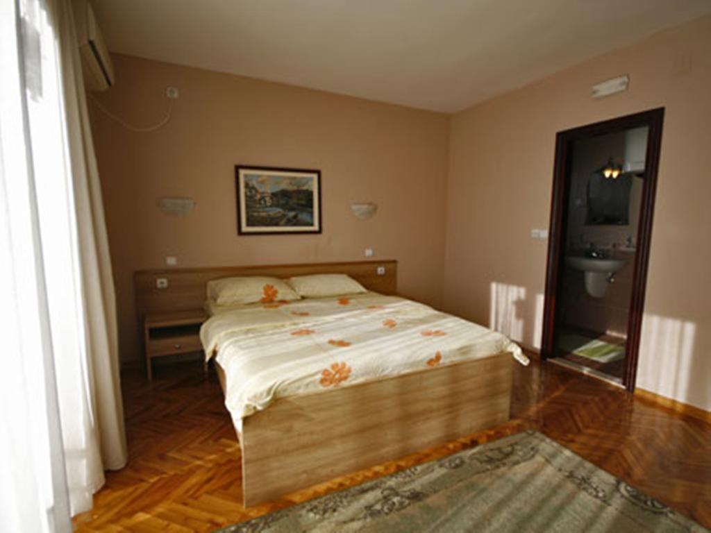 Hotel Ambiente Podgorica Zimmer foto